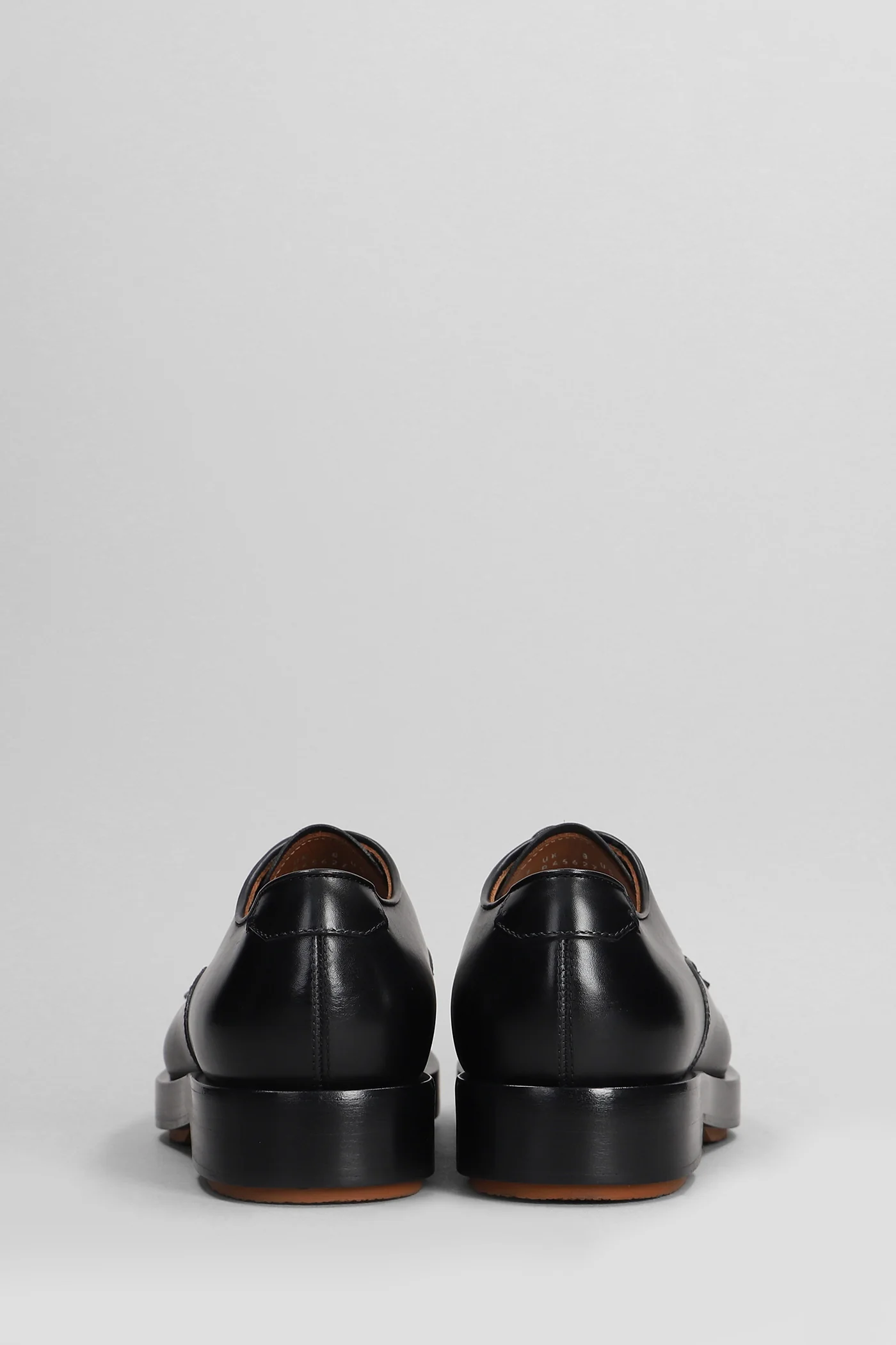 Lace up shoes in black leather - Image 4
