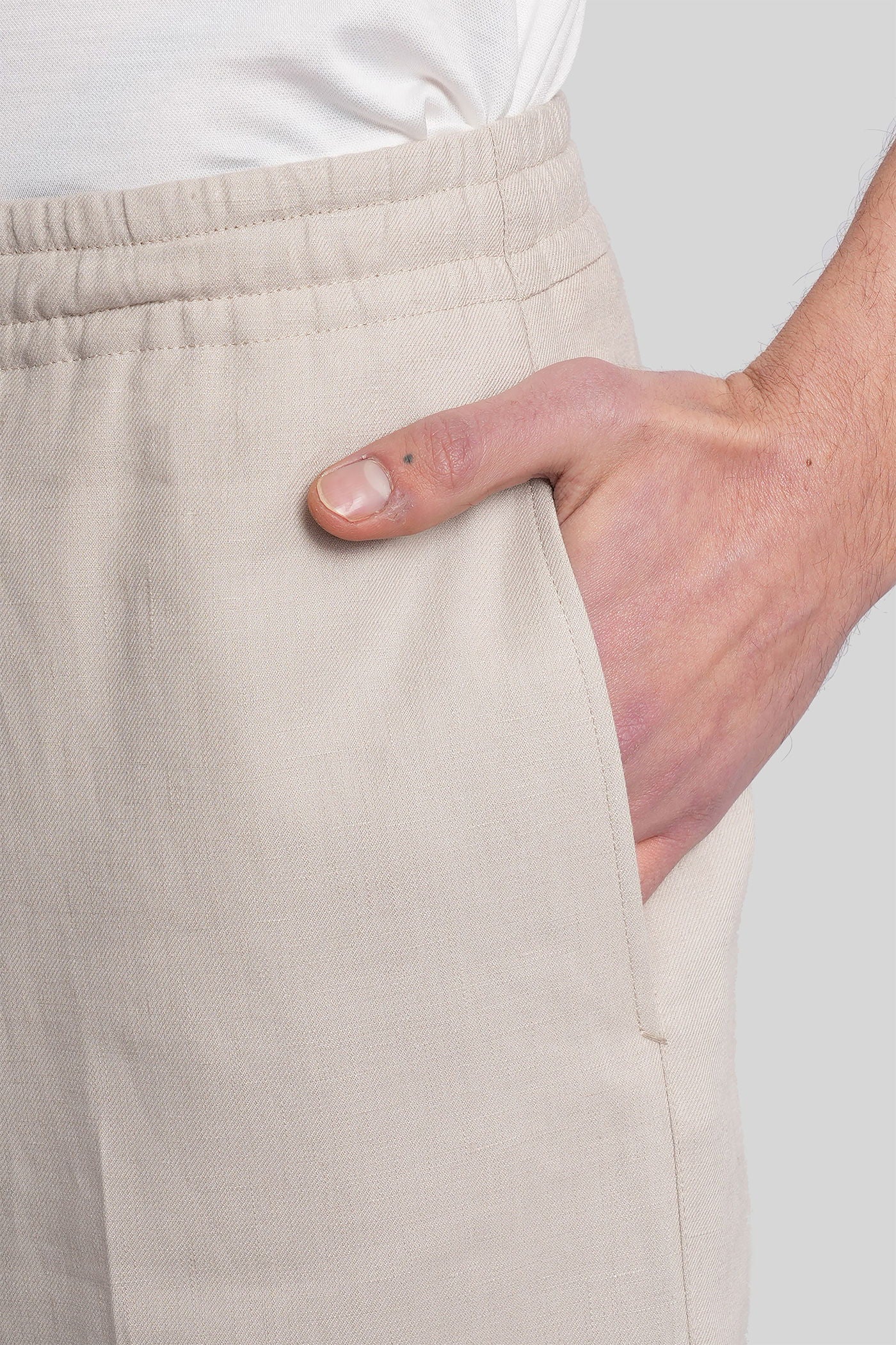 Shorts in taupe linen - Image 5