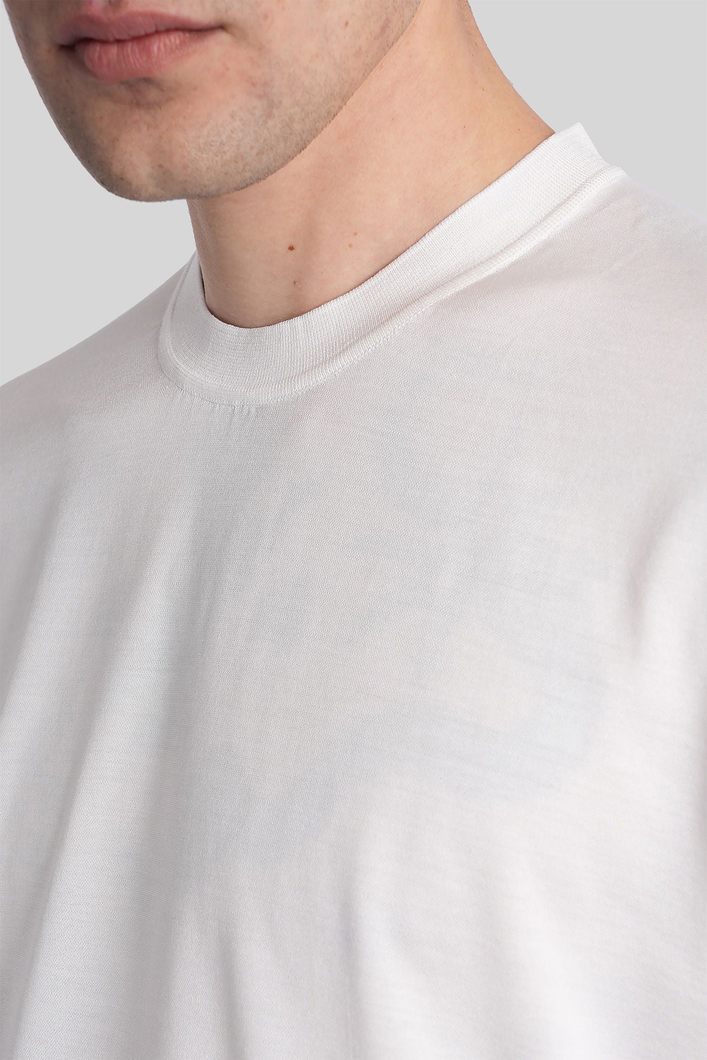 T-Shirt in white cotton - Image 10