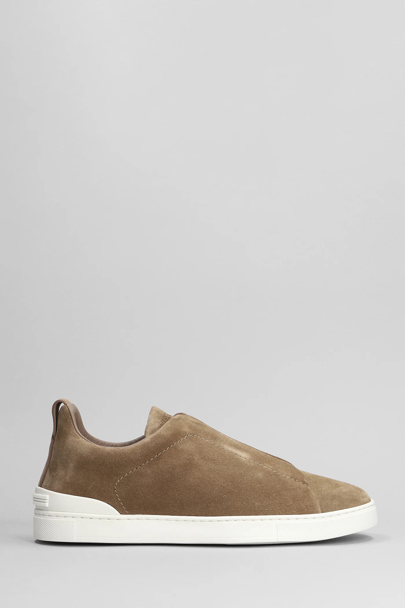 Triple stich Sneakers in Camel suede