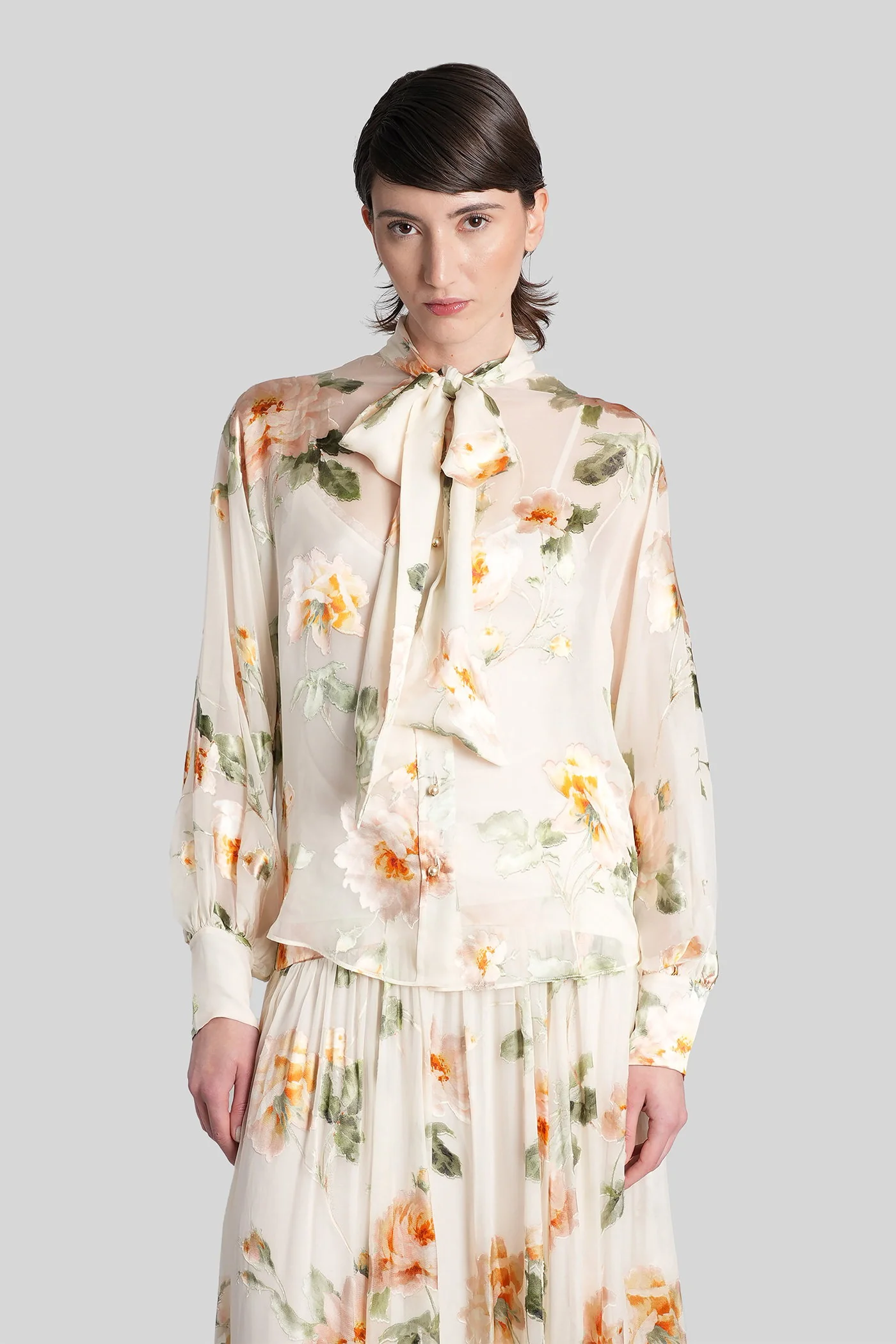 Blouse in beige viscose