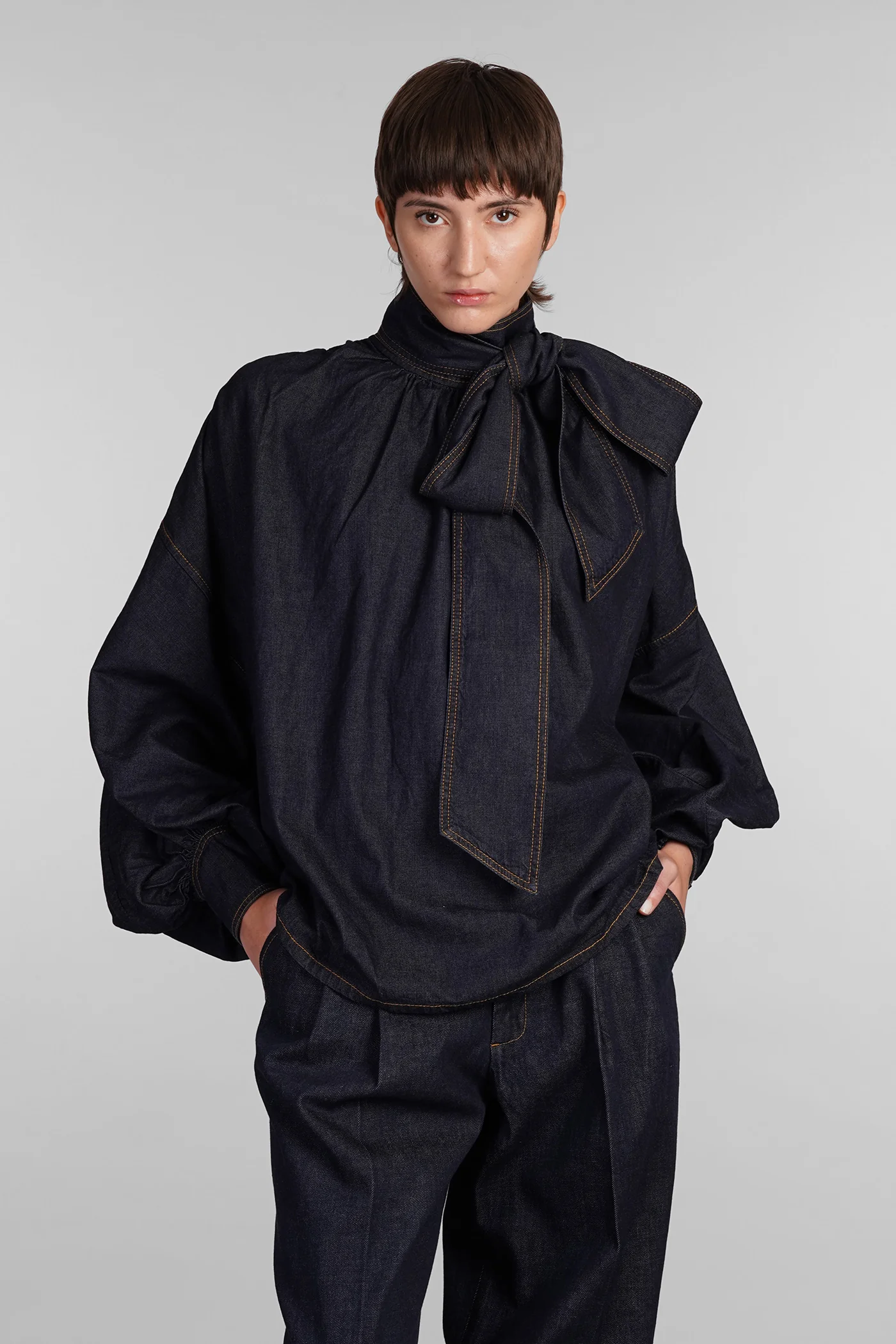 Blouse in blue cotton