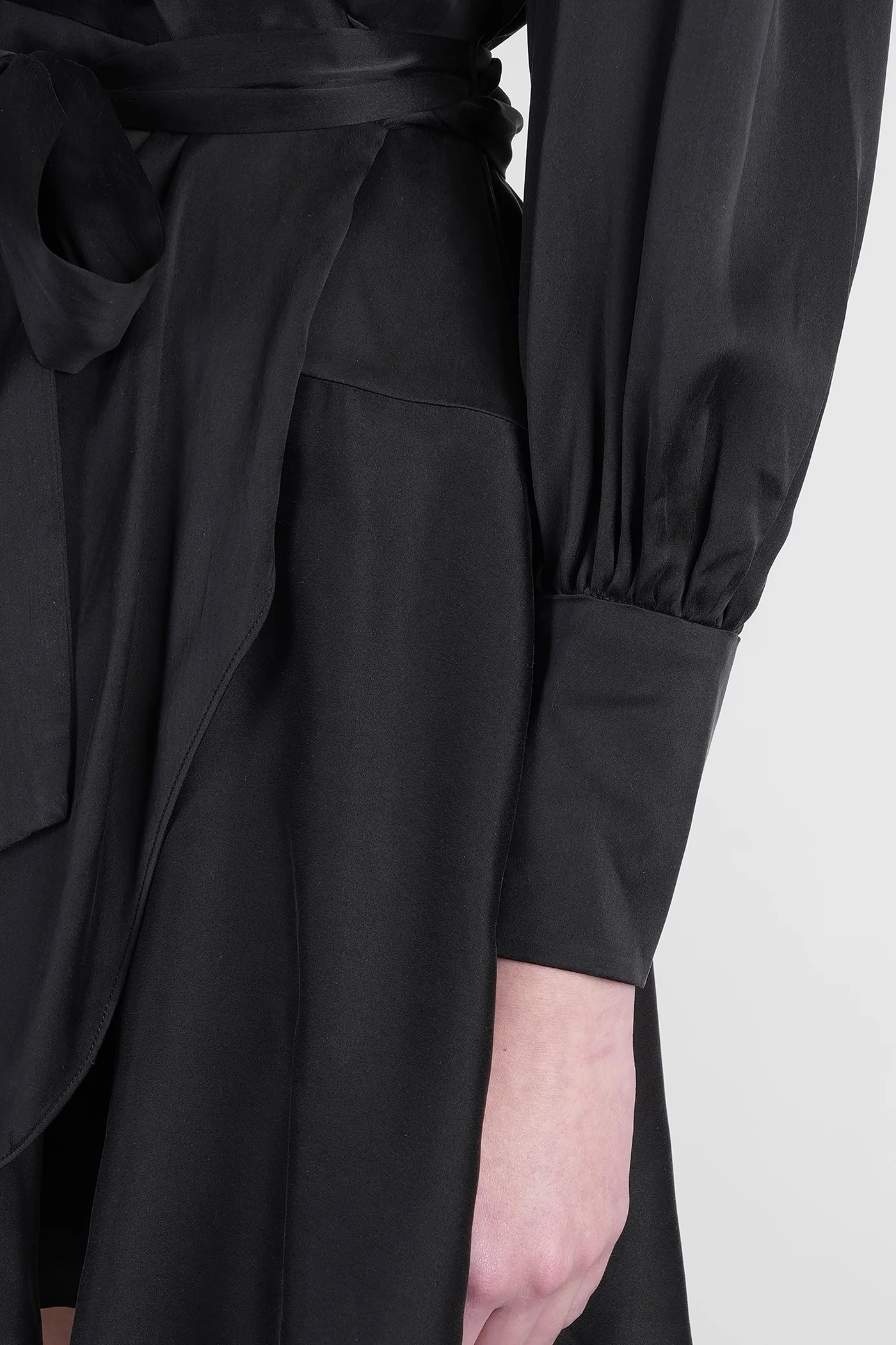 Mini dress in black silk - Image 5