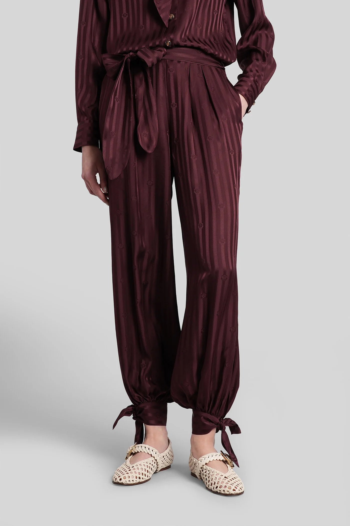 Pants in bordeaux silk