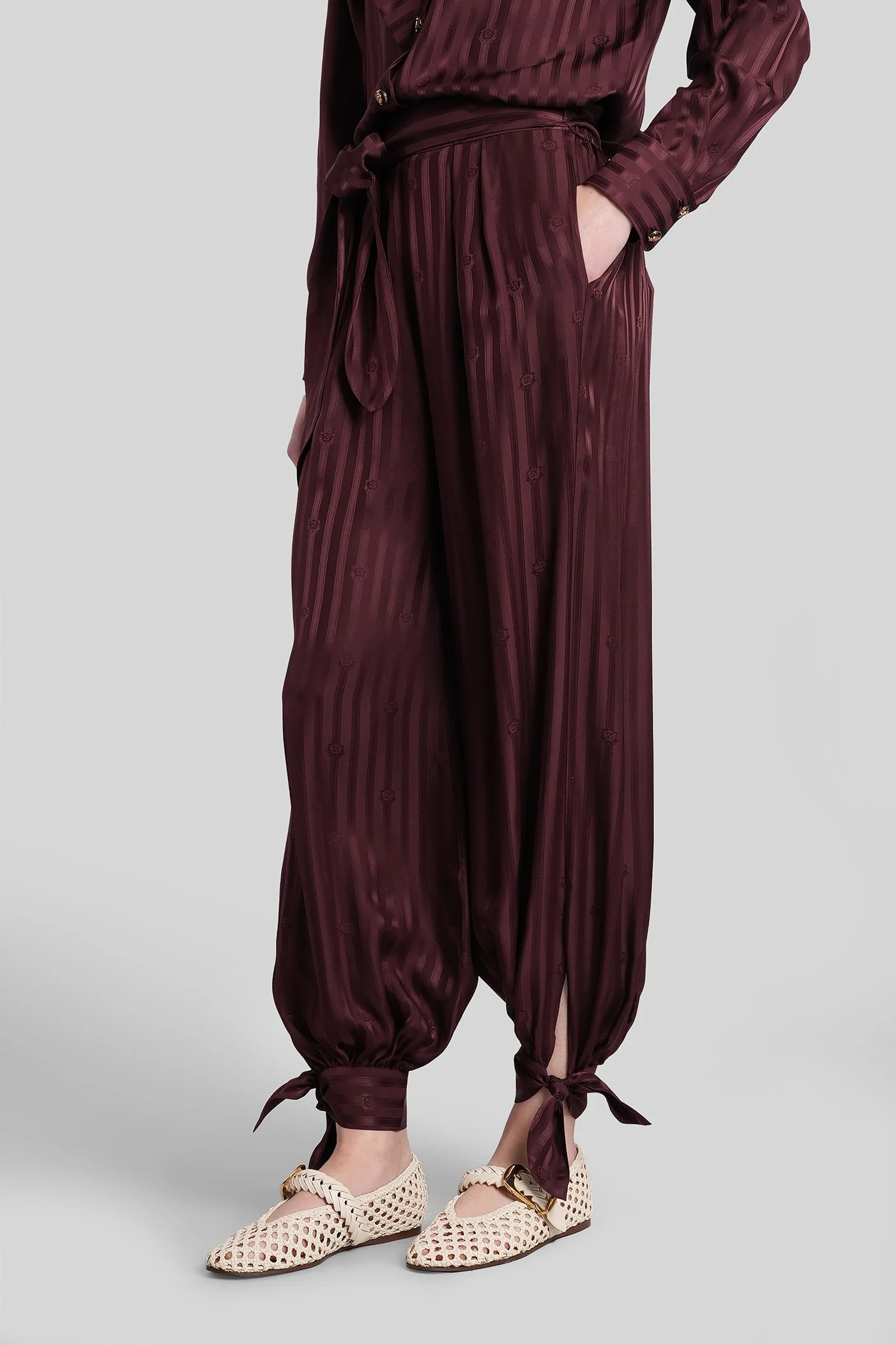 Pants in bordeaux silk - Image 4