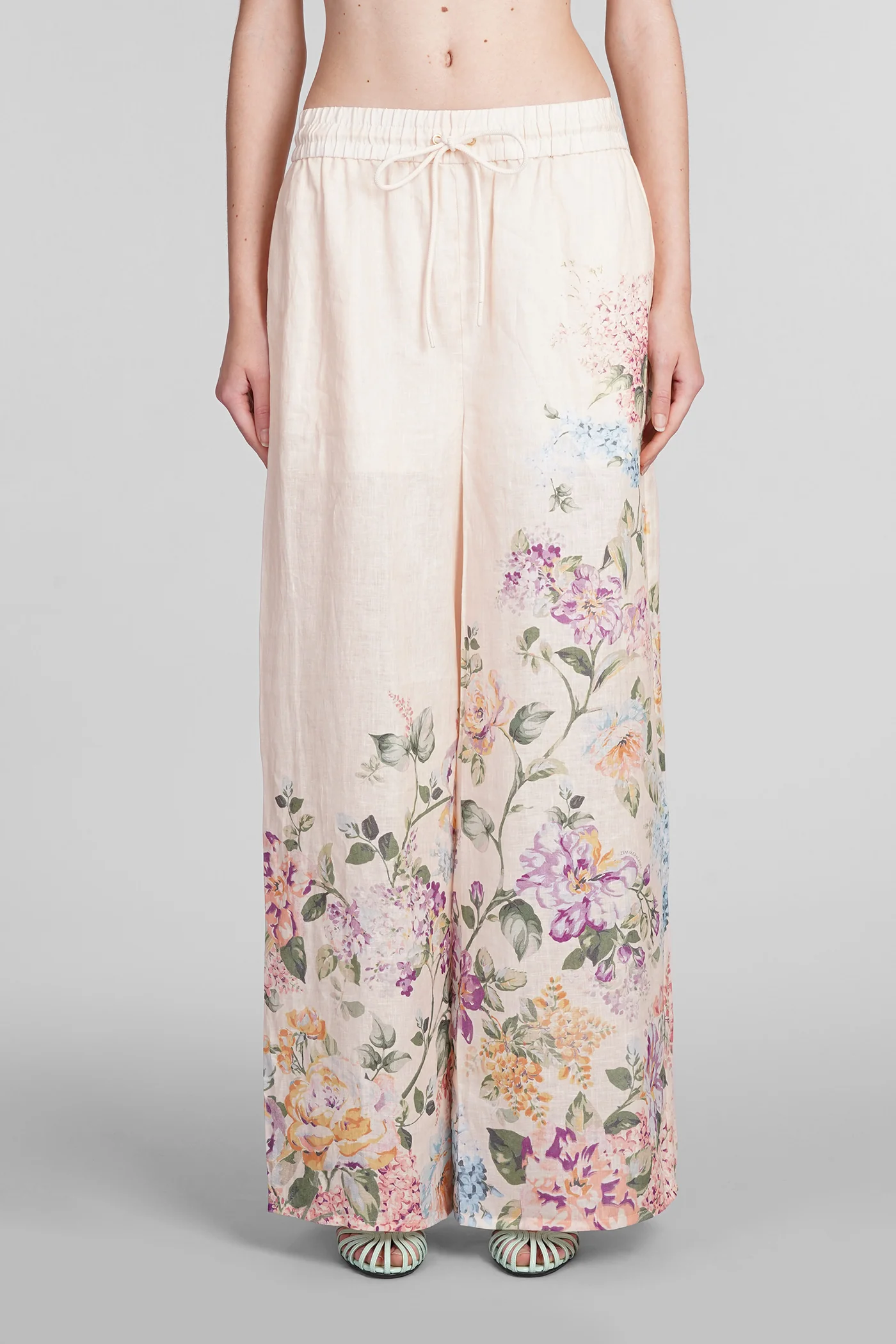 Pants in rose-pink linen