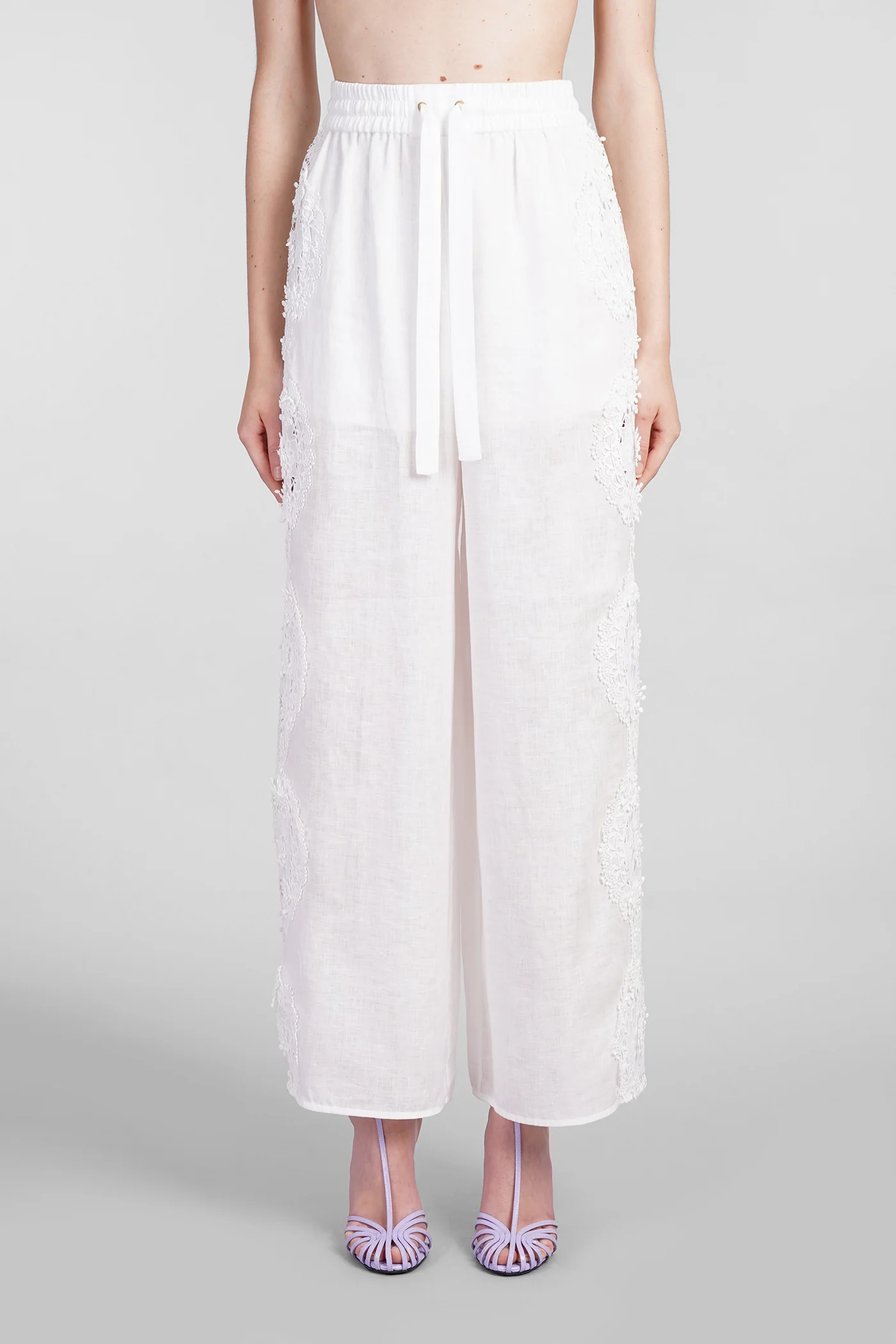 Pants in white linen